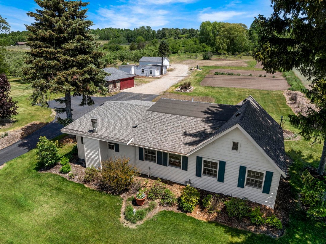 House in Traverse City, Michigan, United States 2 - 18309540