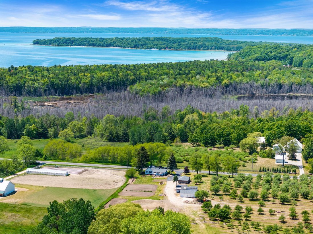 House in Traverse City, Michigan, United States 1 - 18309540