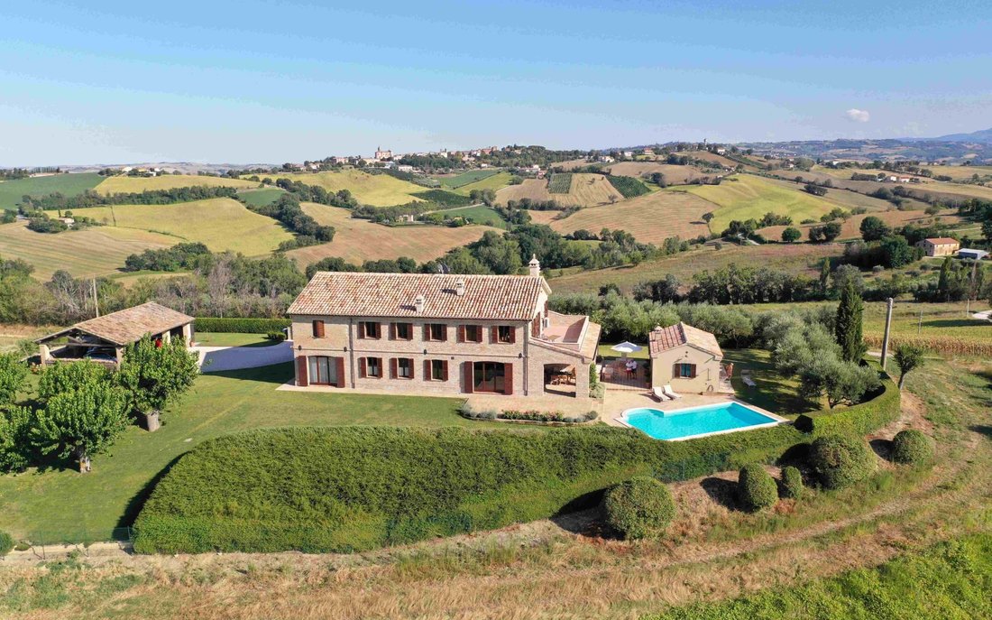 Villa in Barbara, Marche, Italy 1 - 18315098