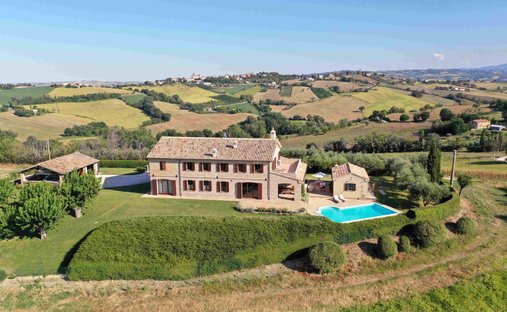 Villa a Barbara, Marche, Italia 1