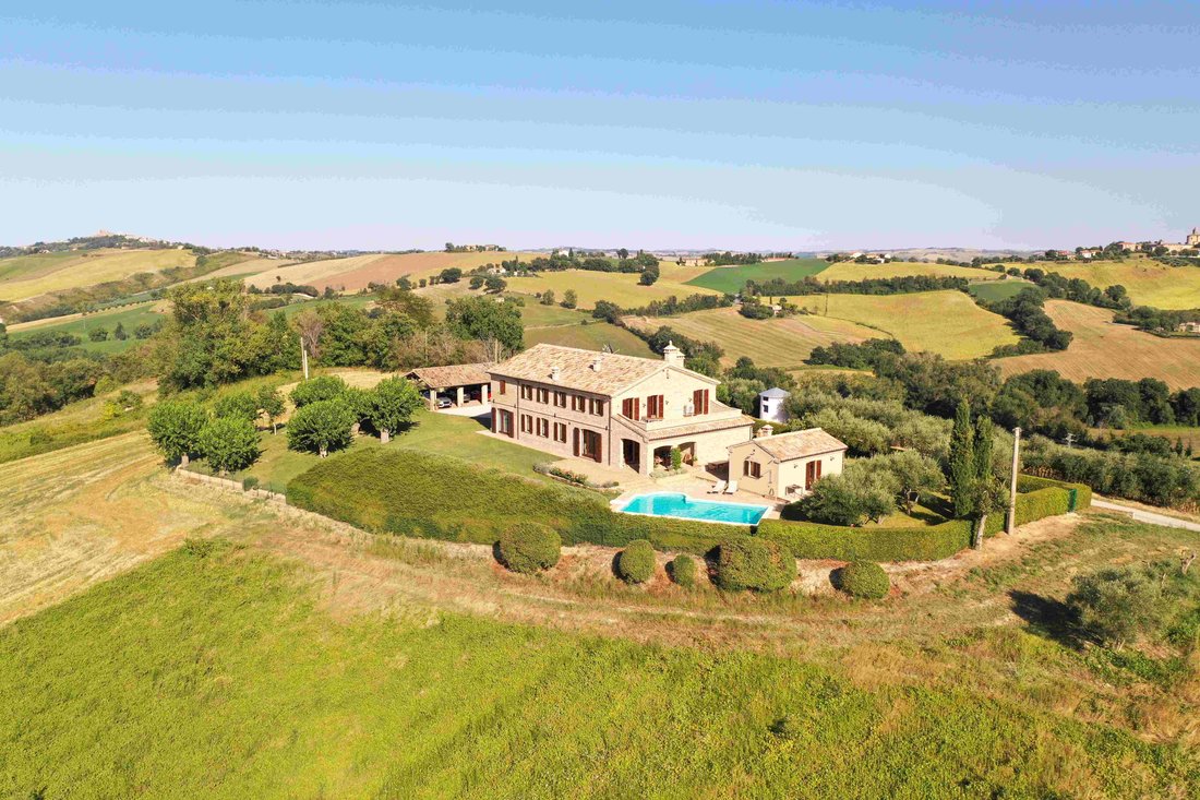 Villa in Barbara, Marche, Italy 2 - 18315098