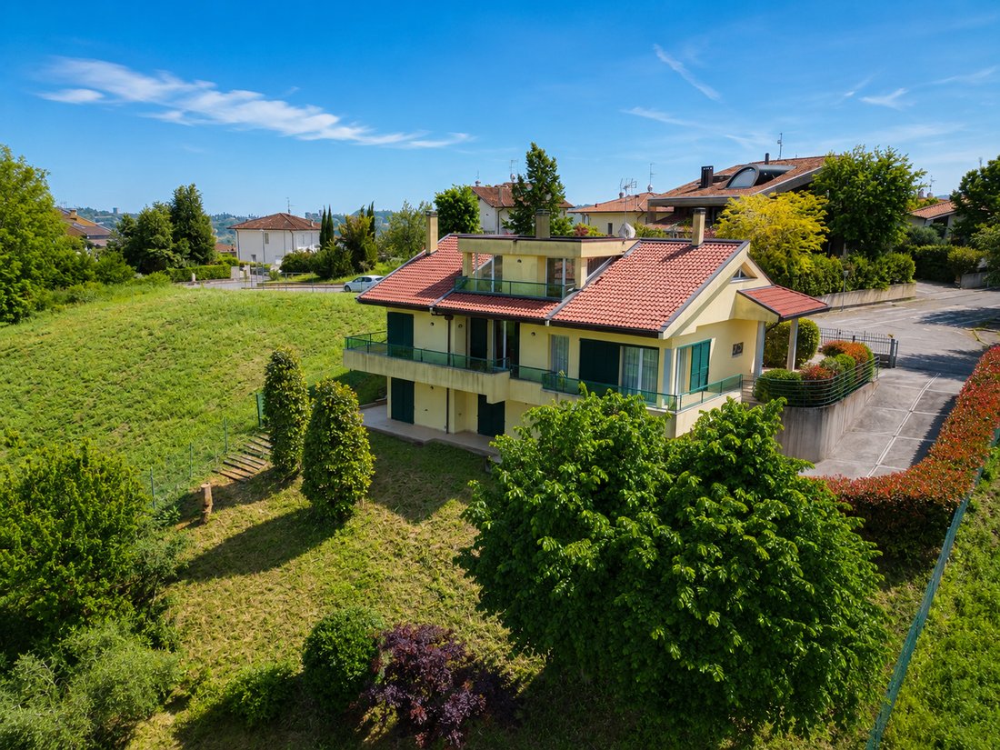 Villa in Montenovo, Emilia-Romagna, Italy 3 - 18315642
