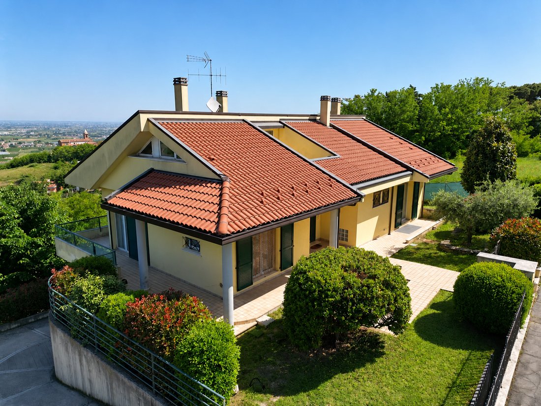 Villa in Montenovo, Emilia-Romagna, Italy 2 - 18315642
