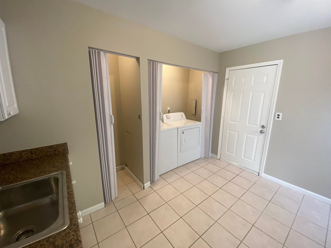 Warren, Michigan, United States 5 - 18309378