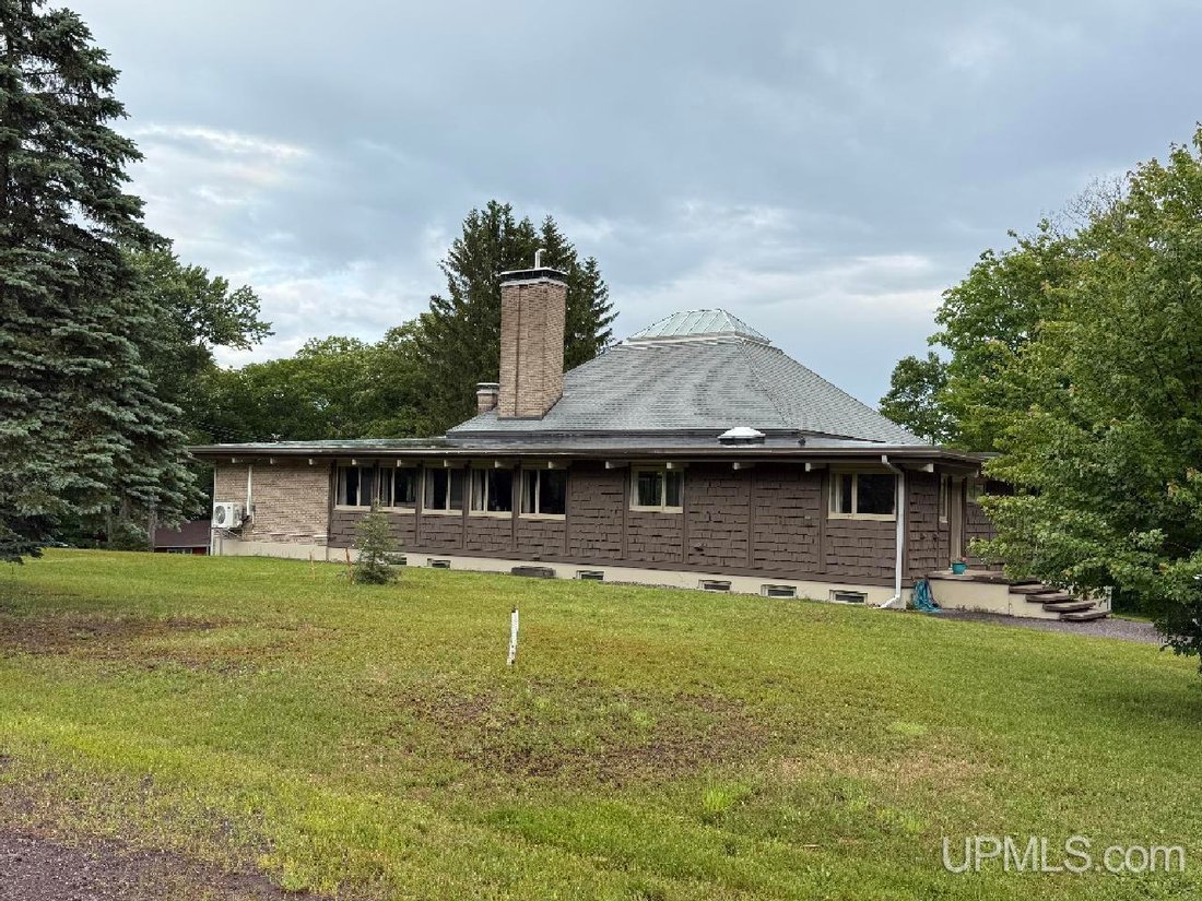 House in Houghton, Michigan, United States 3 - 18308805