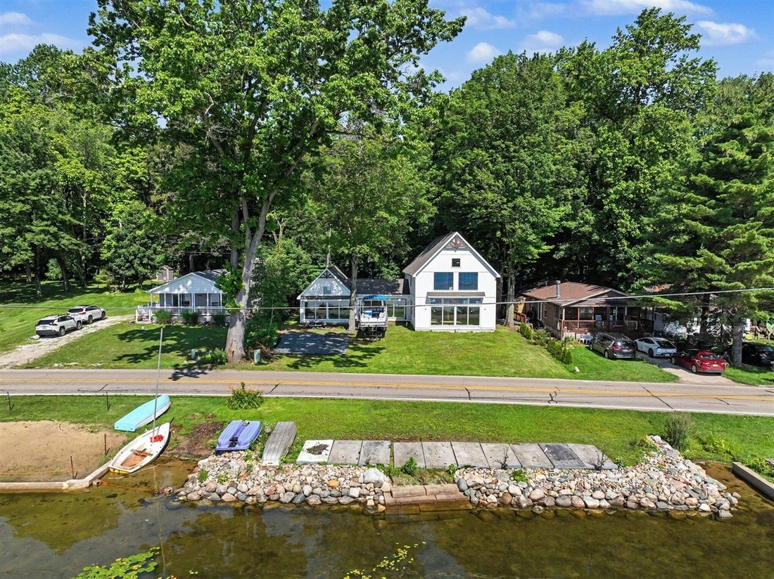 House in Dowagiac, Michigan, United States 2 - 18308836