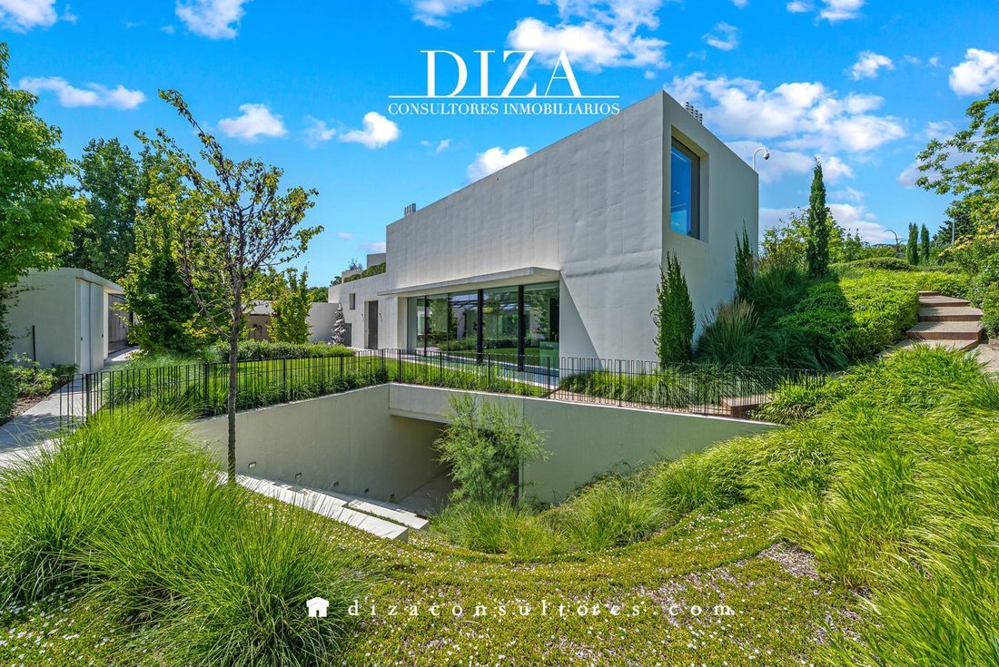 Villa in Somosaguas, Pozuelo de Alarcon, Comunidad de Madrid 5 - 18313765