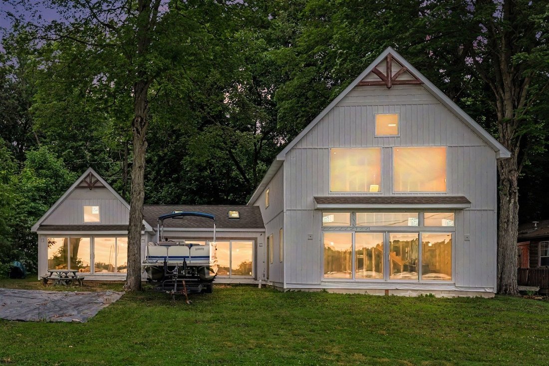 House in Dowagiac, Michigan, United States 1 - 18308836