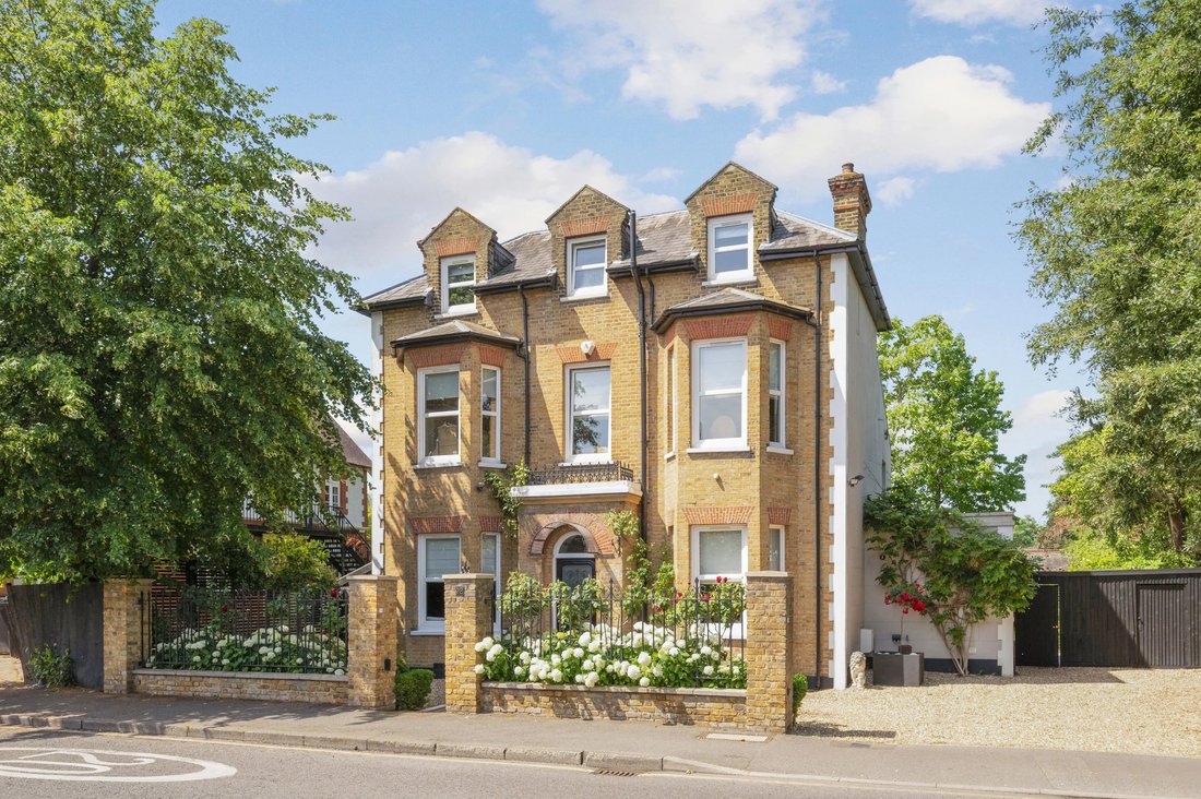 House in New Malden, Royal Borough of Kingston upon Thames, England 1 - 18311666