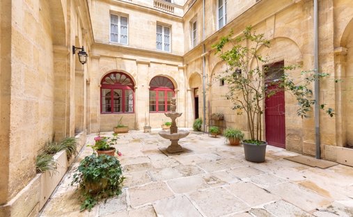 Apartment in Hôtel de Ville-Quinconce-Saint Seurin-Fondaudège, Bordeaux, France 1