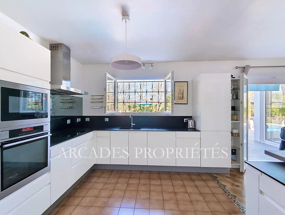 House in Saint-Sulpice-et-Cameyrac, Nouvelle-Aquitaine, France 5 - 17564464