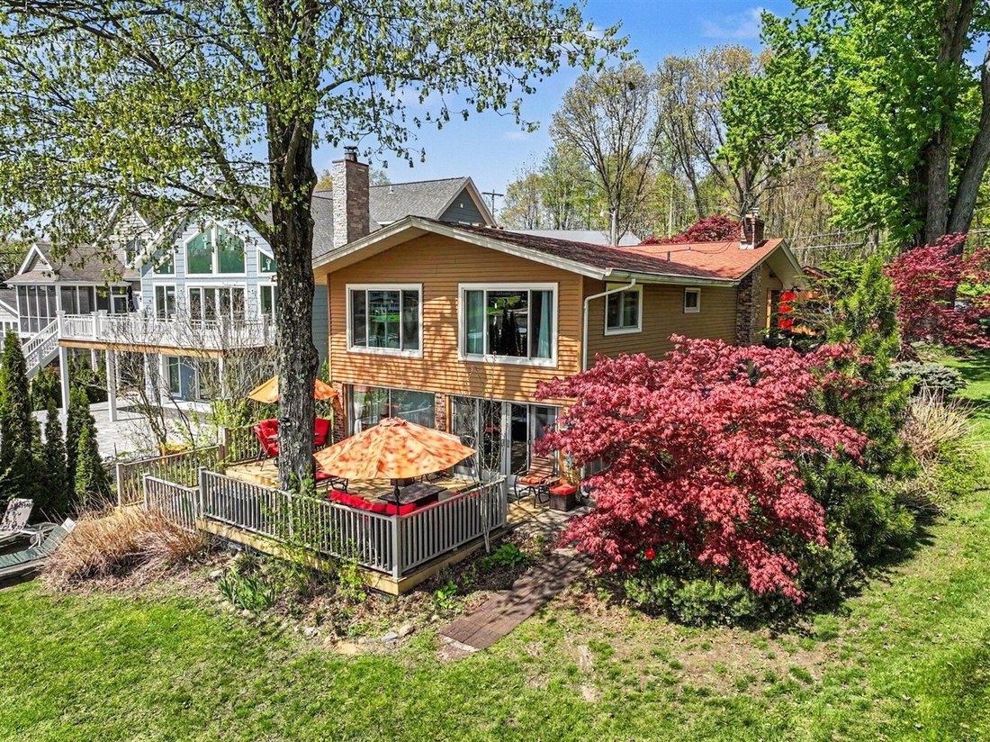 House in Dowagiac, Michigan, United States 1 - 18308977