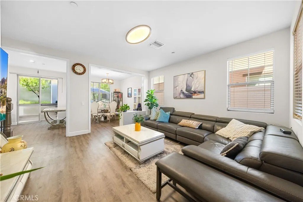 Condo in San Gabriel, California, United States 3 - 18297346