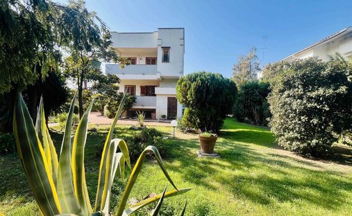 Villa a Carbonara, Bari, Italia 1
