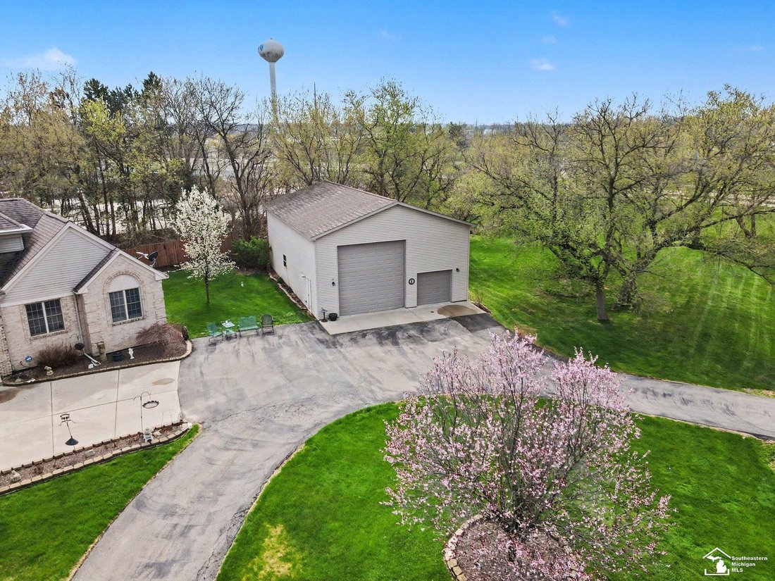 House in Commerce Charter Township, Michigan, United States 4 - 18309779