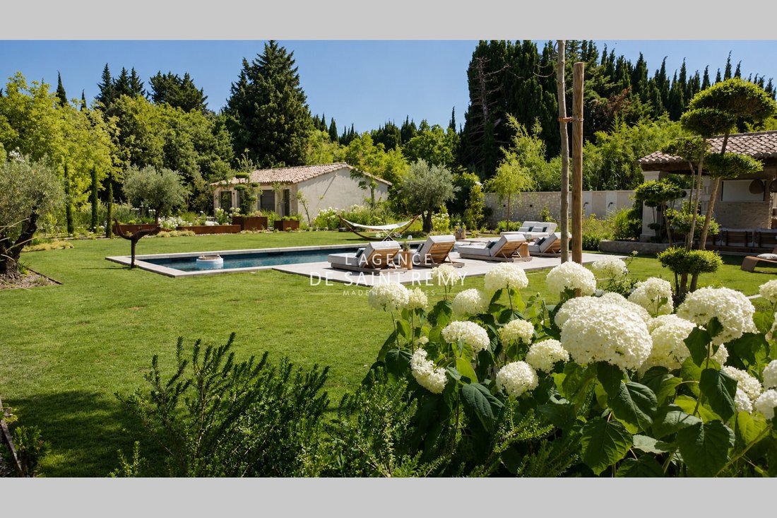 Villa in Saint-Rémy-de-Provence, Provence-Alpes-Côte d'Azur, France 2 - 18045014