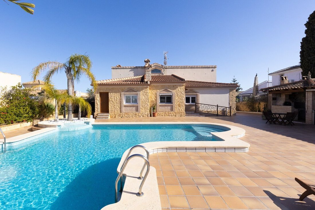 House in Torrevieja, Valencian Community, Spain 1 - 18314889