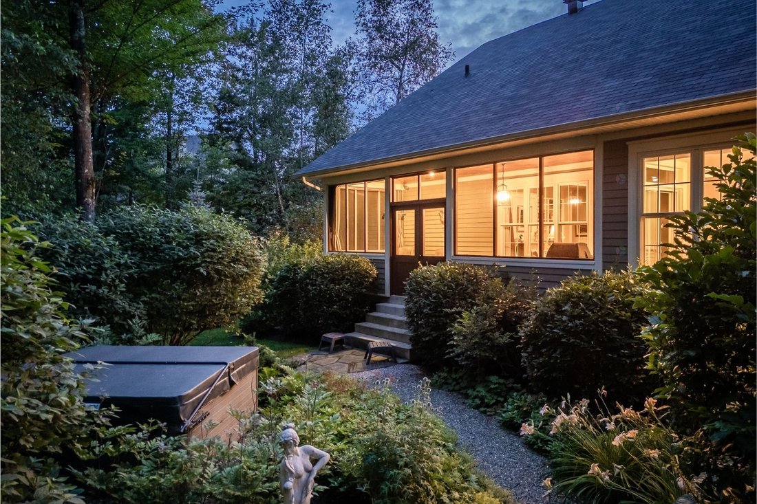 House in Bromont, Quebec, Canada 2 - 18314141