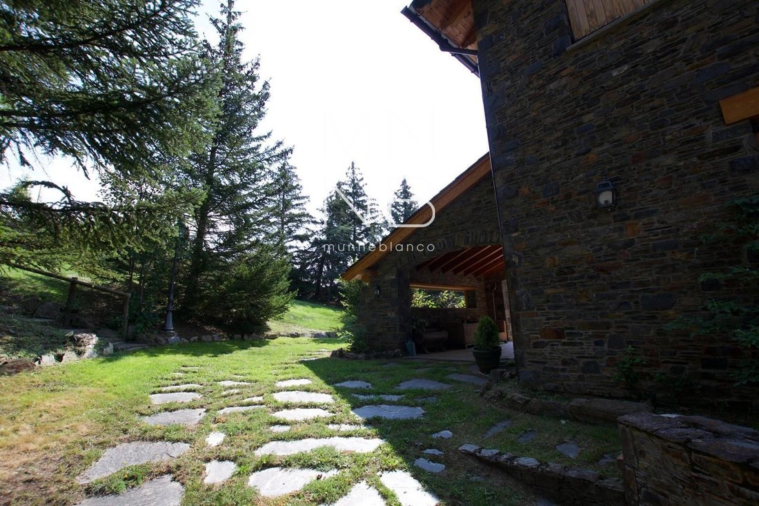 Chalet in Ger, Catalonia, Spain 5 - 18312394