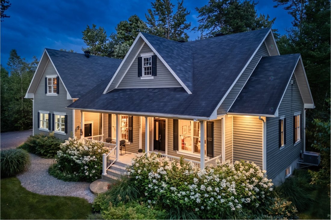 House in Bromont, Quebec, Canada 1 - 18314141