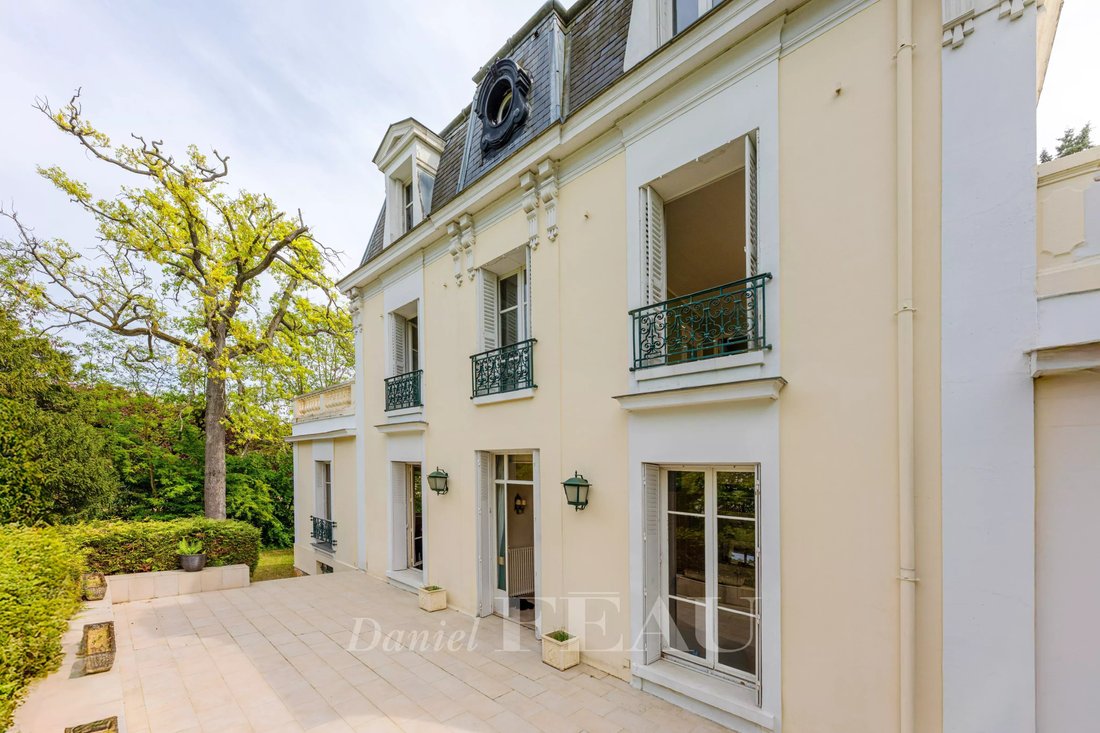 House in Le Vésinet, Ile-de-France, France 2 - 18310405