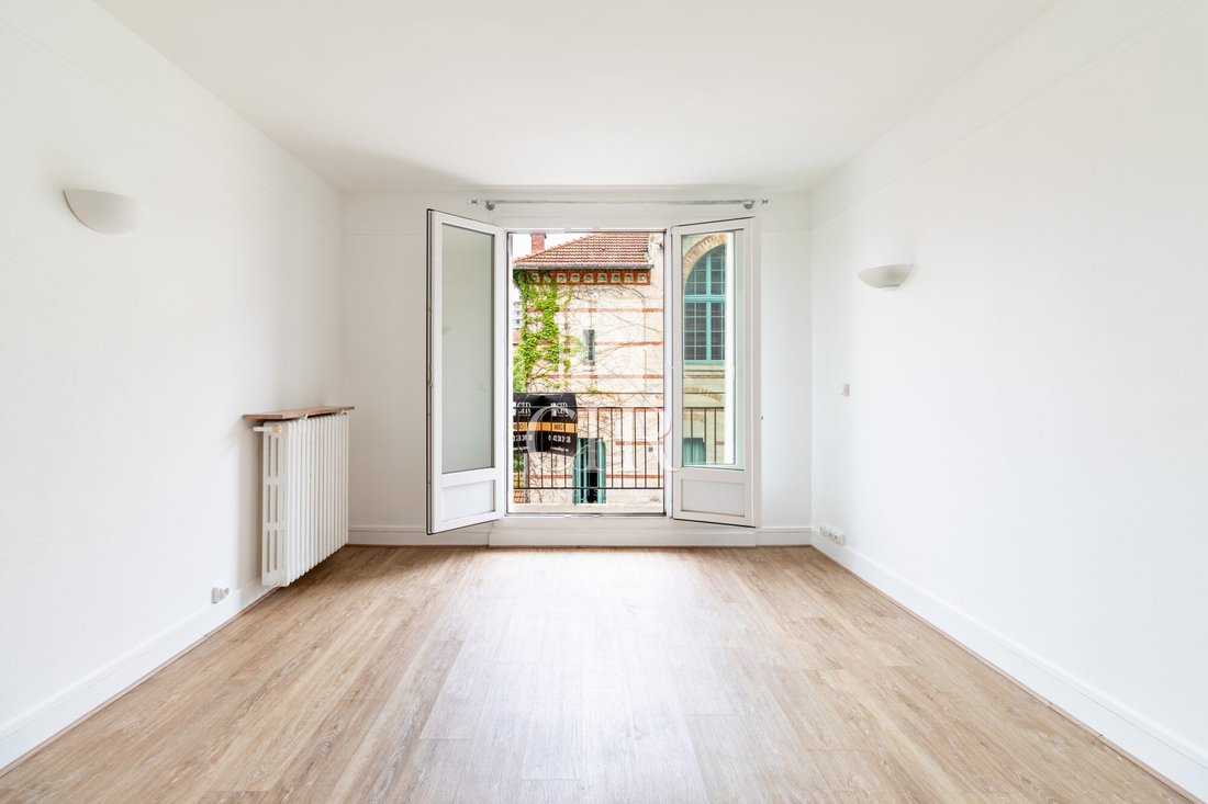 Apartment in Violet Commerce, Paris 15e Arrondissement, Paris 4 - 18315369