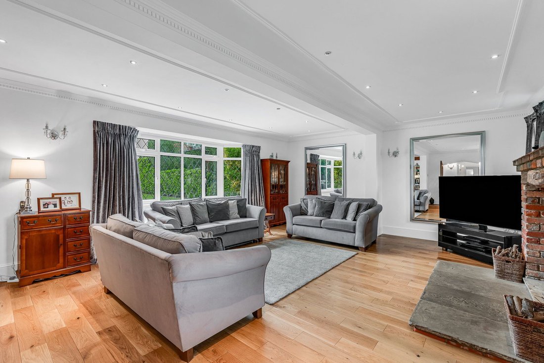 House in Emerson Park, Romford, England 3 - 14357976