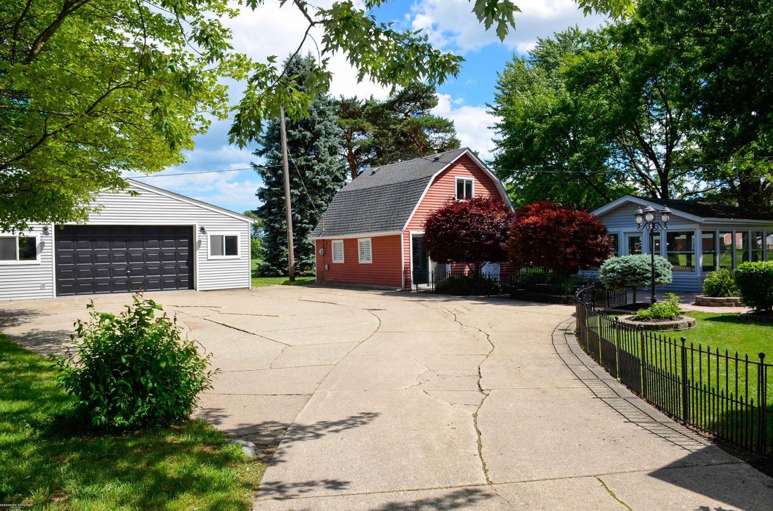 House in New Baltimore, Michigan, United States 4 - 18310040