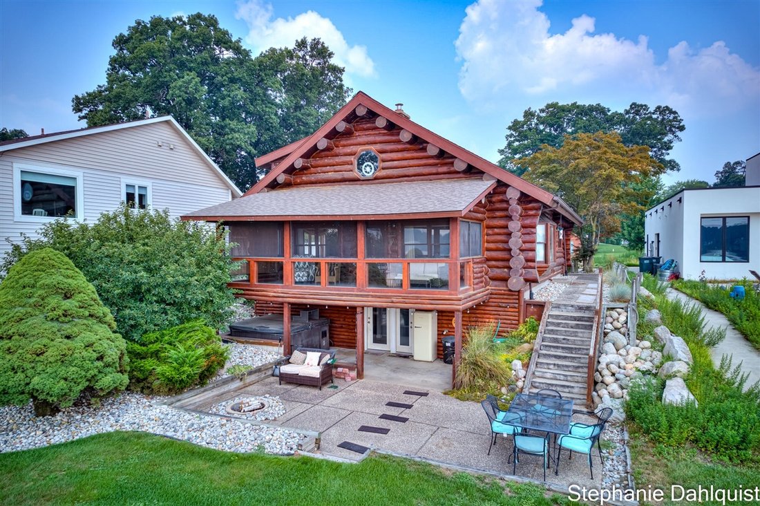House in North Muskegon, Michigan, United States 1 - 18309413