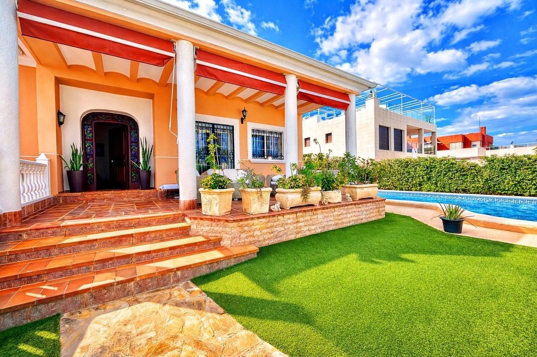 House in Torrevieja, Valencian Community, Spain 1 - 18314882