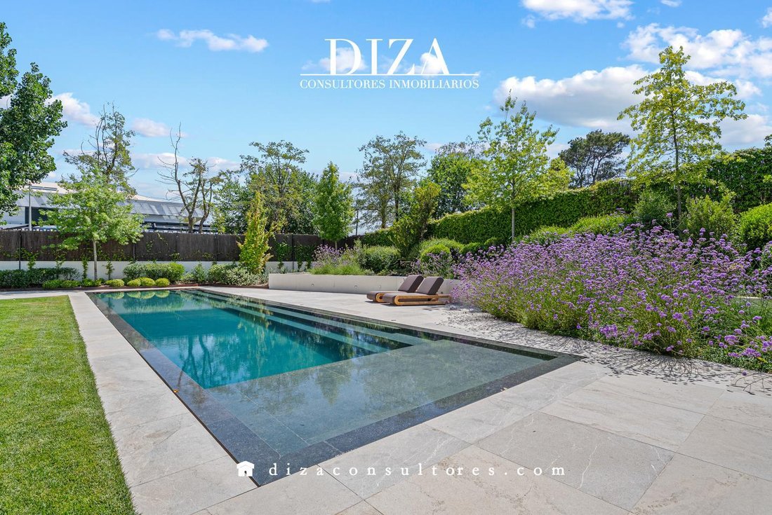 Villa in Somosaguas, Pozuelo de Alarcon, Comunidad de Madrid 3 - 18313765