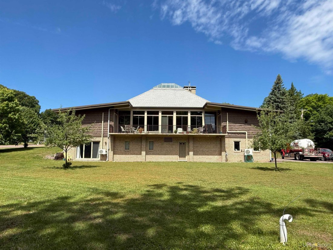 House in Houghton, Michigan, United States 2 - 18308805