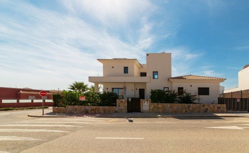 House in Los Montesinos, Valencian Community, Spain 1
