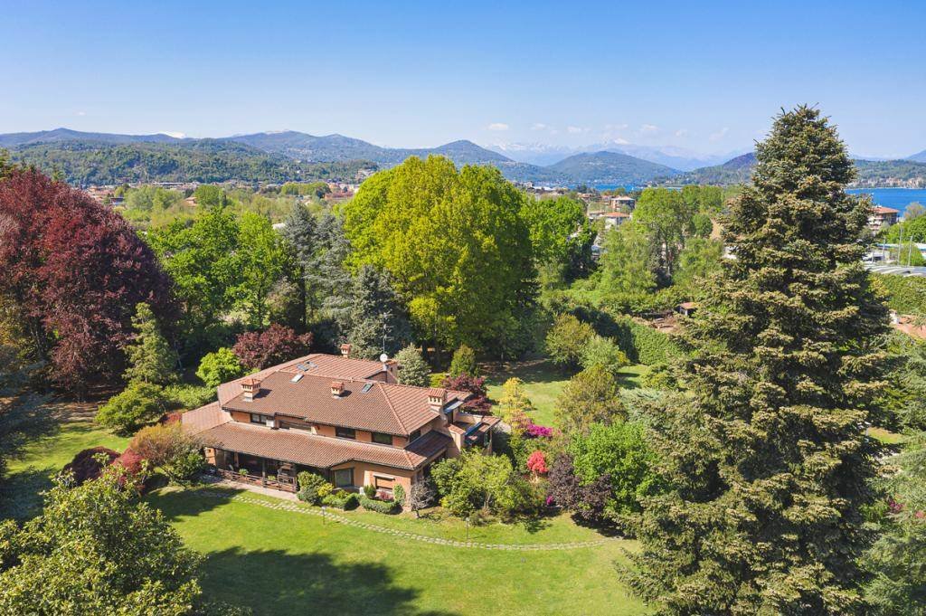 Villa in Arona, Piedmont, Italy 1 - 18314202