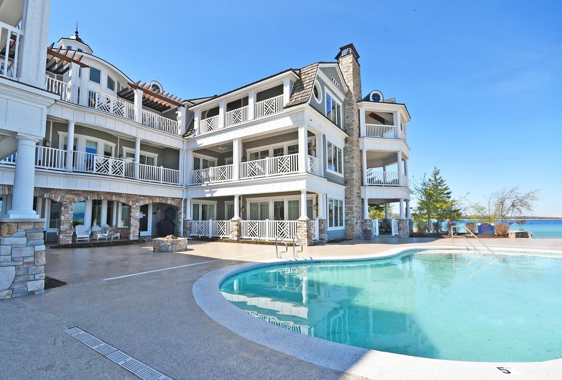 Condo in Glen Arbor, Michigan, United States 5 - 18307714