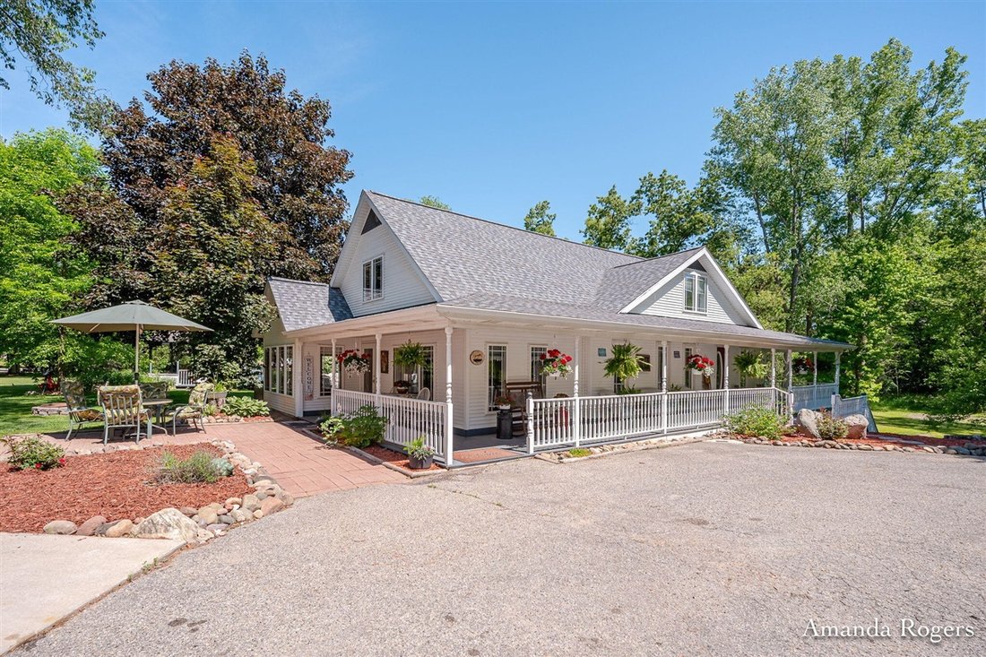 House in Lowell, Michigan, United States 4 - 18309230