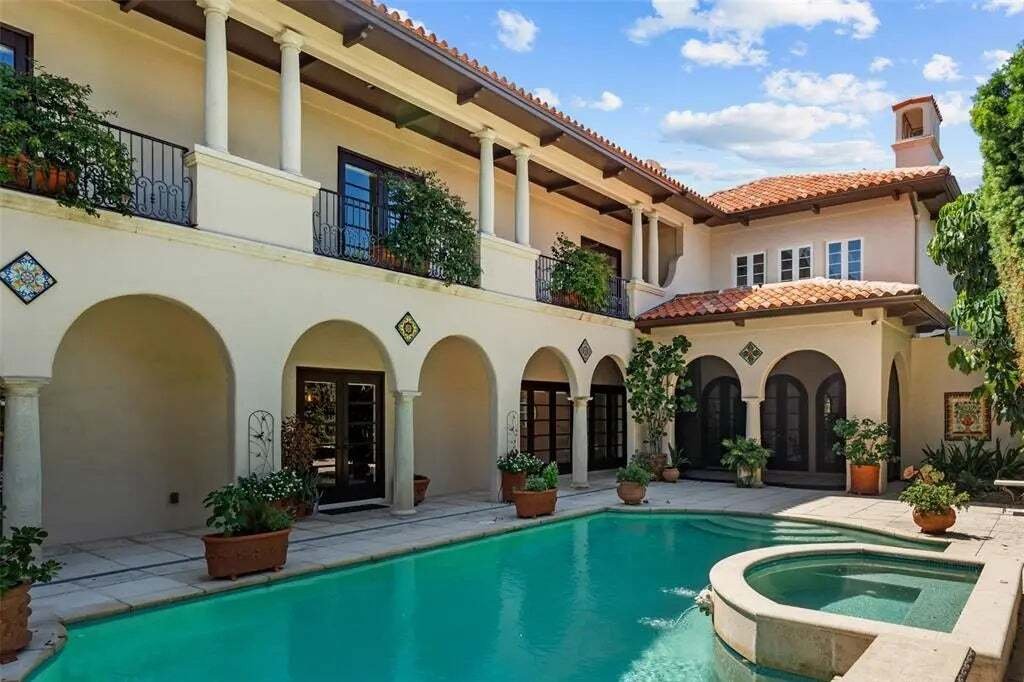 House in Tampa, Florida, United States 3 - 18315225