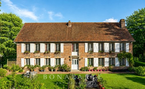 Estate in Secteur Sauvegarde, Honfleur, France 1