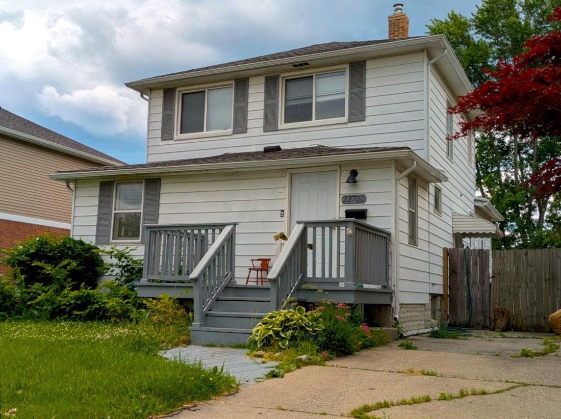 St. Clair Shores, Michigan, United States 1 - 18309283