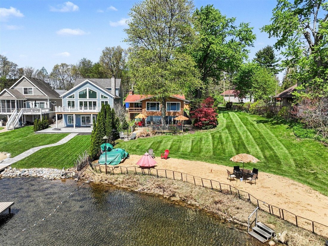 House in Dowagiac, Michigan, United States 5 - 18308977