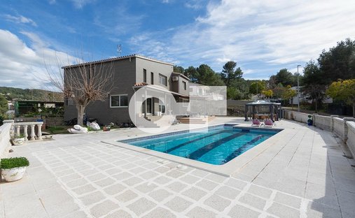 Chalet in Sant Pere de Ribes, Catalonia, Spain 1