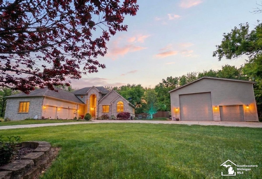 House in Commerce Charter Township, Michigan, United States 1 - 18309779