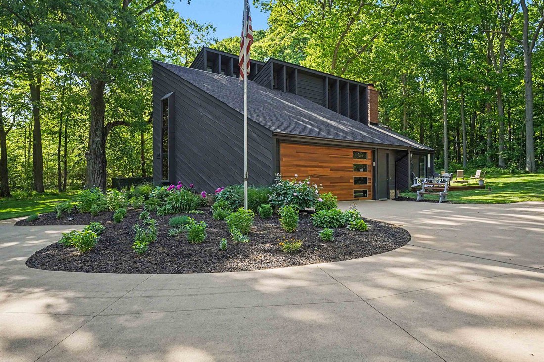 House in Grand Blanc Township, Michigan, United States 1 - 18307778