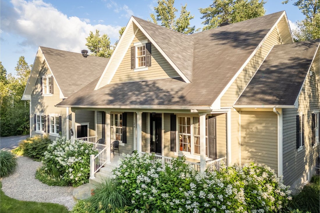 House in Bromont, Quebec, Canada 5 - 18314141