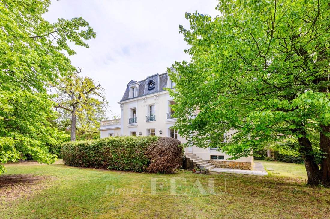 House in Le Vésinet, Ile-de-France, France 1 - 18310405