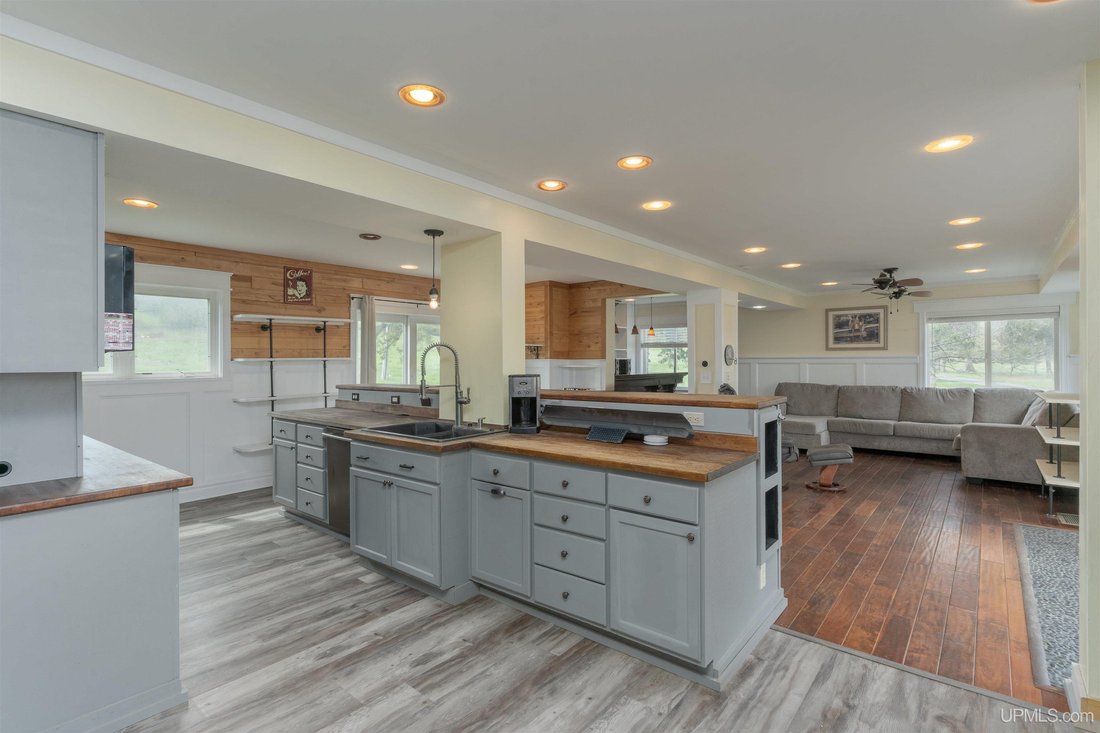 Casa a Iron River, Michigan, Stati Uniti 4 - 18308990