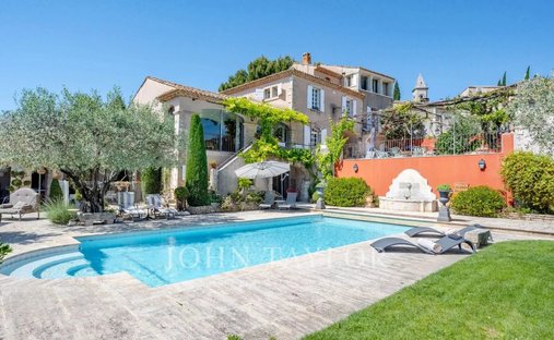 Estate in Roaix, Provence-Alpes-Côte d'Azur, France 1