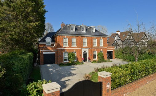 Casa a Esher, Elmbridge, Inghilterra 1