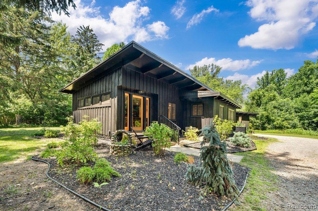 House in Sawyer, Michigan, United States 2 - 18308312