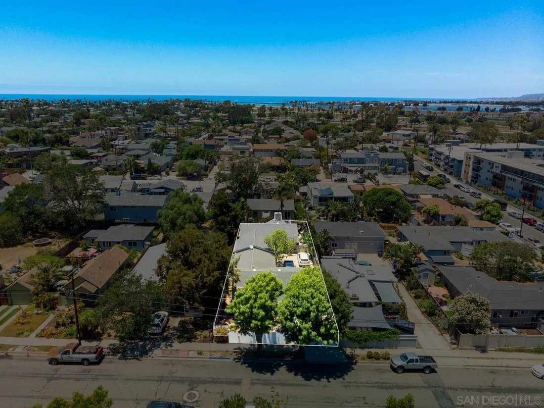 San Diego, California, United States 1 - 18301577